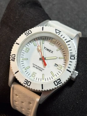 Reloj Timex Indiglo para hombre esfera blanca, WR50M, fecha, luminoso, 41 mm Foto 1 de 4