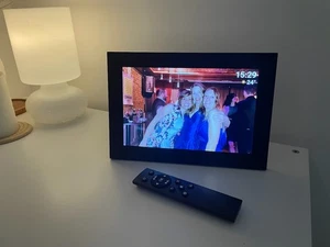 Frameo WiFi Digital Photo Frame 10" 32GB Storage, Touchscreen, Motion Detection - Picture 1 of 8
