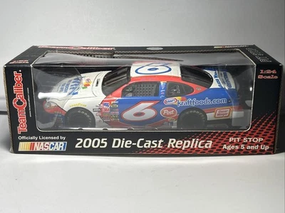 2005 Mark Martin #6 Kraft Foods Win Groceries 1/24 Diecast Team Caliber Pit Stop - Image 1 of 4