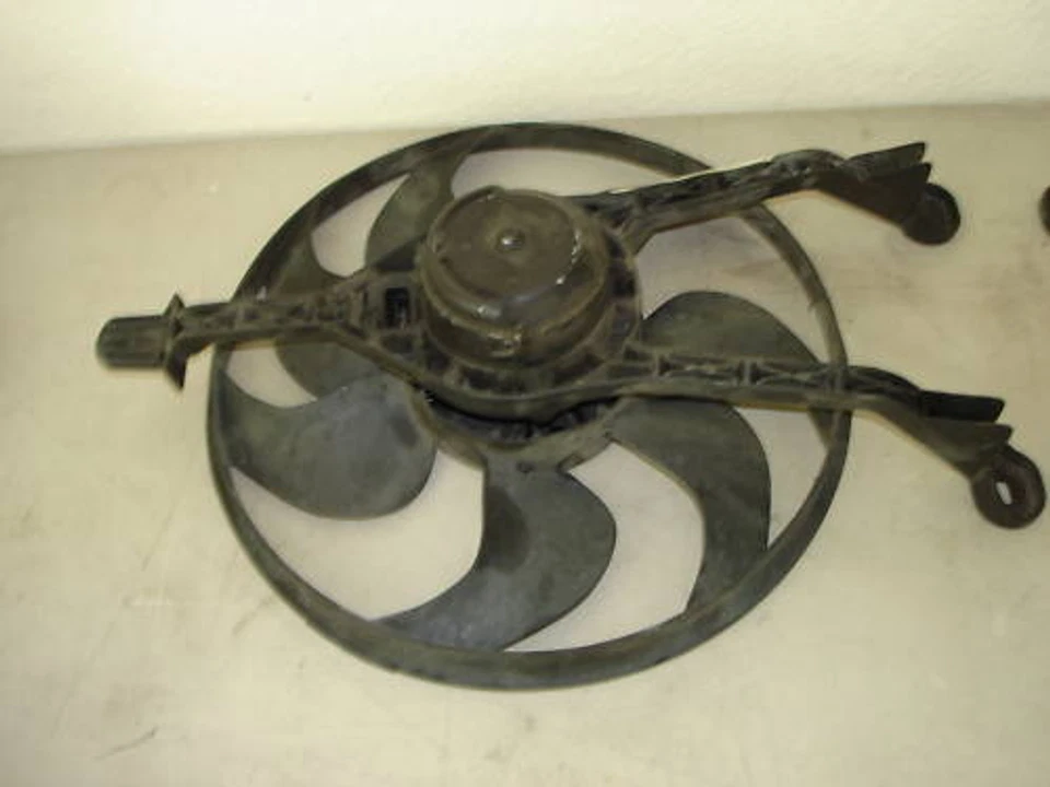 Ventilador Motor Cadillac Seville 4.6 L V8 92 93 94 95 96 97 Foto 1 de 1