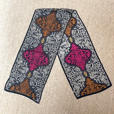 Jones New York Bufanda de Seda Rectángulo Diseño Barroco y Arabesco Rosa Transparente Marrón Foto 1 de 4