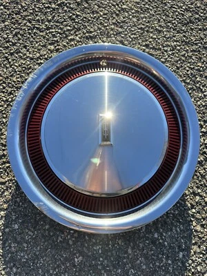 One 80-88 Oldsmobile Cutlass Sedán Supreme 14” Tapacubos Cubierta de Rueda OEM Rojo Foto 1 de 4