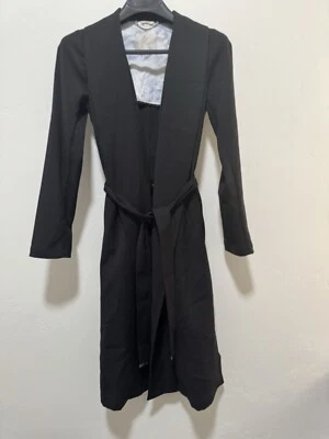 ABRIGO LS NEGRO DE DISEÑADOR SOIA & KYO PARA DAMAS CON CORBATA CINTURÓN-ABERTURAS LATERALES-XXS PRECIO DE VENTA SUGERIDO POR EL FABRICANTE $345 133 Foto 1 de 4