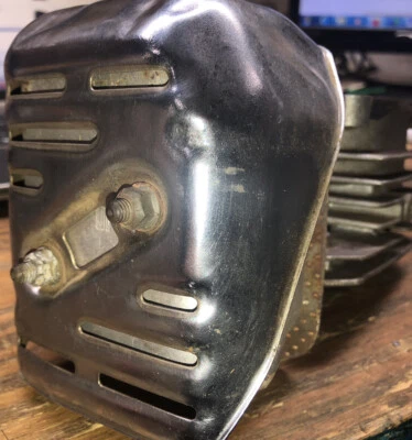 HONDA HR 214 PUSHMOWER HEAD AND MUFFLER PN# 183A1-ZE6-0 USED SHAPE SEE DISC. - Image 1 of 4