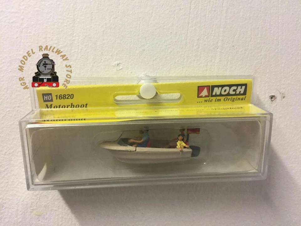 Noch 16820 Motor Boat with Figures - HO / OO Gauge - Image 1 of 1