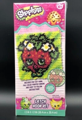 Dimensions Shopkins 12" x 12" Kit de Gancho de Cierre, Beso de Fresa  Foto 1 de 3