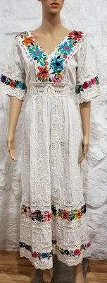 Maxi Vestido de Boda Mexicano Vintage Años 60 Floral Bordado Crochet Foto 1 de 4