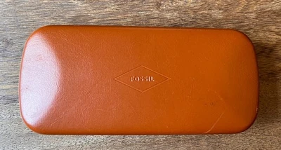 Estuche para gafas de sol marrón/azul marino Fossil carcasa de almeja Foto 1 de 2