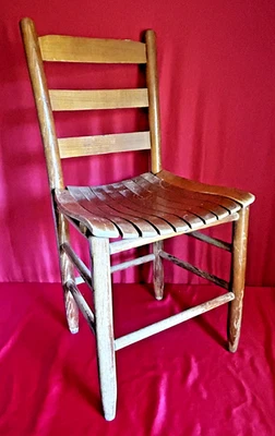 Silla con respaldo de escalera inferior de listones de roble estilo granja vintage de mediados del siglo XX Foto 1 de 4