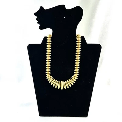 Colar vintage assinado Monet tapete dourado/joia escovada - Raro - Imagem 1 de 4