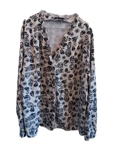 Blusa Bloom Chic, Mujer Talla Grande 20 2XL, Paisley Crema Negro Volantes Atemporal - Imagen 1 de 9