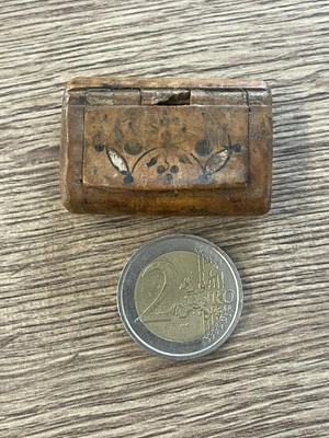 Ancienne tabatière miniature accessoire de poupée tête en porcelaine - Photo 1/4