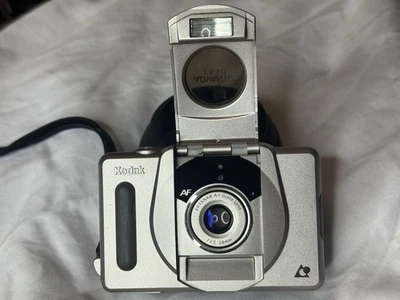 Kodak Advantix T550 Auto Focus APS Compact Film Camera with Flip-Up Flash - Image 1 of 2