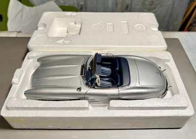 Minichamps 1:18 MERCEDES BENZ 300 SL ROADSTER (W198) SILVER 1957 - 180039030 - Immagine 1 di 4