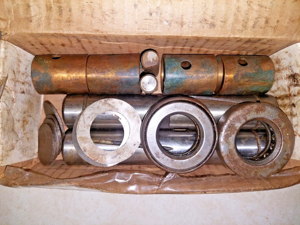 Buick 1936-1942 Serie Limitada 90, 1940 Serie 80: Juego de Pin NORS King Foto 1 de 3