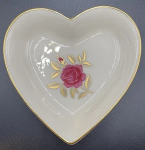 PLATO DE BARATIJA EN FORMA DE CORAZÓN CON ROSA ROSA Y ORO LENOX - Imagen 1 de 2