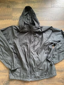 LL Bean Black Jacket Windbreaker Small Women’s Hideaway Hood Full Zip C6 - Picture 1 of 9