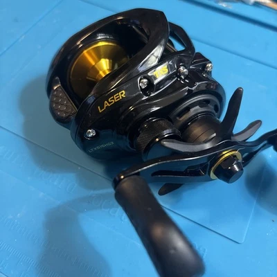 Lew’s Laser TXS  Baitcaster. 7:5.1 Right Hand, 8 Bearings. - Image 1 of 4