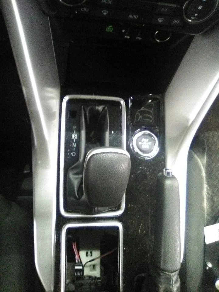 Mitsubishi Eclipse 2018 transmisión cruzada piso de cambio, automático Foto 1 de 4