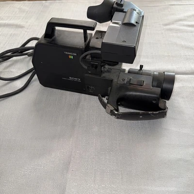 Cámara de video a color vintage Sony Trinicon HVC-2200 Beta II con estuche  Foto 1 de 4