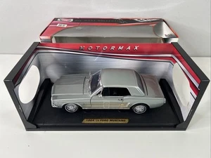 Mustang MotorMax escala 1:18 1964 1/2 techo rígido fundido a presión - plateado nuevo en caja - Imagen 1 de 13