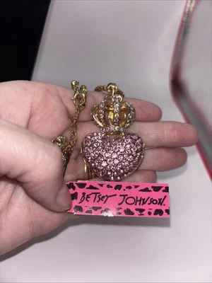 Colar de strass novo com etiquetas Betsey Johnson rosa coroa real coração rainha princesa - Imagem 1 de 4