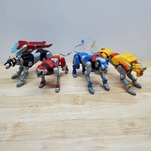 lote de 4 Playmates 2017 Netflix Voltron Lions Rojo Amarillo Azul Negro - Imagen 1 de 15