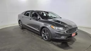 2019 Ford Fusion SE - Picture 1 of 12