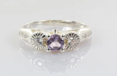 Anillo de amatista de tres piedras Avon con piedras blancas en plata de ley talla 10 Foto 1 de 4