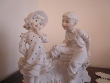 Giuseppe Armani Boy Girl Figurine w/Flowers Apple Italy Signed Vintage Mint