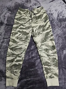 Pantaloni da jogging Nike Tech in pile stampati mimetici CU4497-342 taglia Large - Foto 1 di 5