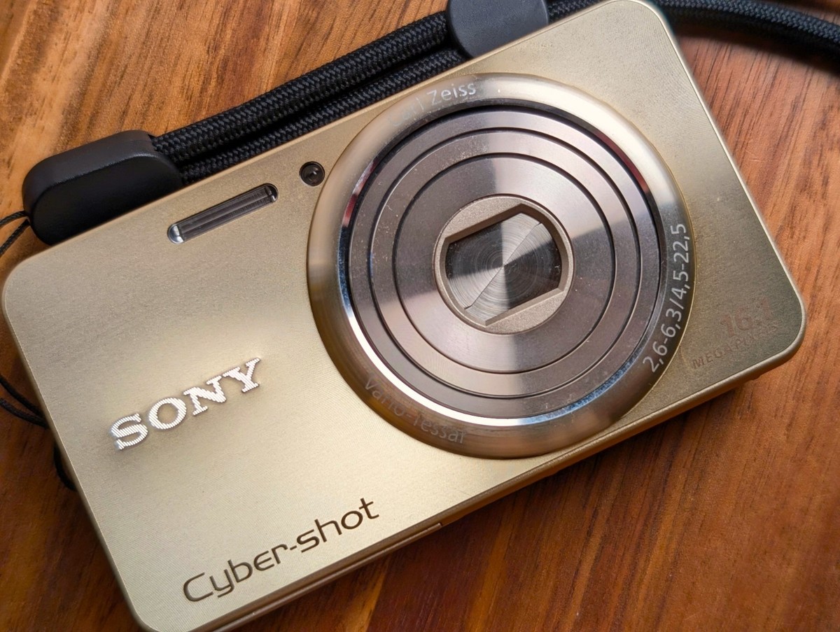 SONY サイバーショット 16.1 DSC-w570 ゴールド　ジャンク品 Sony Cyber Shot DSC-W570 Gold 16.1MP Digital Camera Japanese