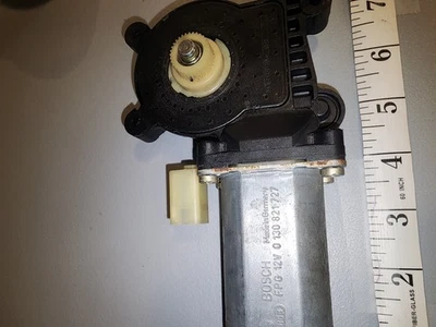 ДВИГАТЕЛЬ ЛЕВОГО СТЕКЛОПОДЪЕМНИКА ЗАДНЕГО ВОДИТЕЛЯ IM61108 99-05 BMW 330i 0 130 821 727 от оригинального производителя - Изображение 1 из 4