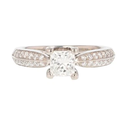 Anillo de compromiso solitario de diamantes princesa de 0,96 quilates con detalles platino talla 5,25 Foto 1 de 4