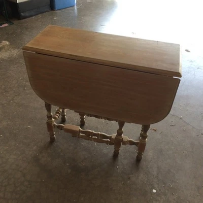 古董威廉和玛丽风格水滴木门腿餐桌 — 第 1/2 张图片