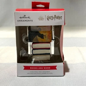 HALLMARK Ornamento - Mundo Mágico - LIBROS Y VARITA de Harry Potter - Imagen 1 de 6