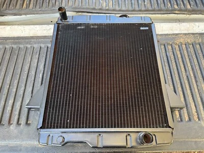 Radiador Triumph TR250 TR6 1967-1971 cobre latón Foto 1 de 4