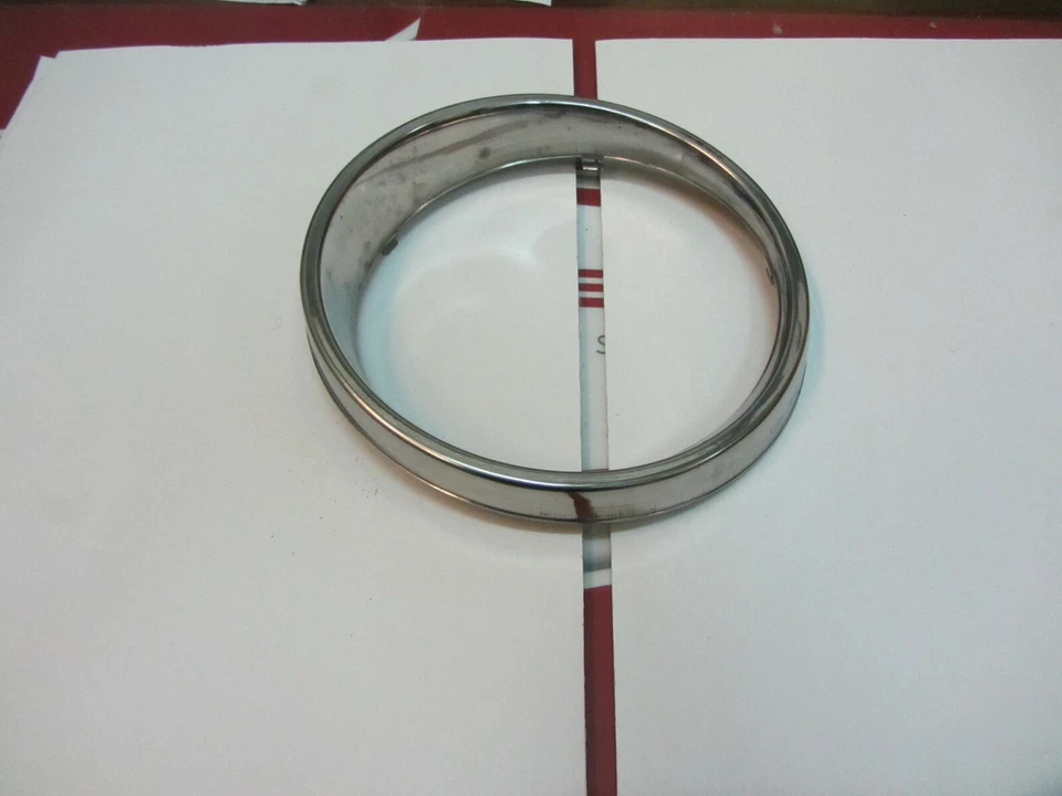 Rahmen Scheinwerfer Fiat 128 Limousine / 128 Rallye Limousine (Rechte Seite) Foto 1 de 1