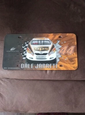 Cubierta de matrícula Dale Jarrett #44 UPS nascar nuevo stock antiguo Foto 1 de 3