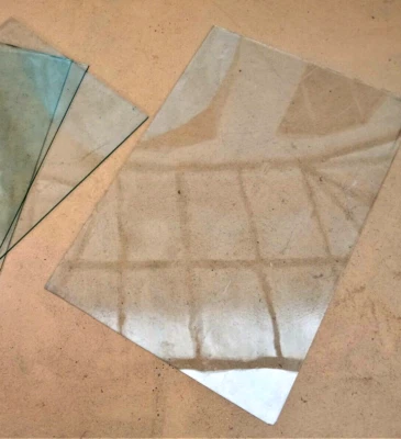 Lot de 2 vitres anciennes en verre soufflé XIXe Siècle - Format 3F - 27 x 22 cm - Photo 1/3