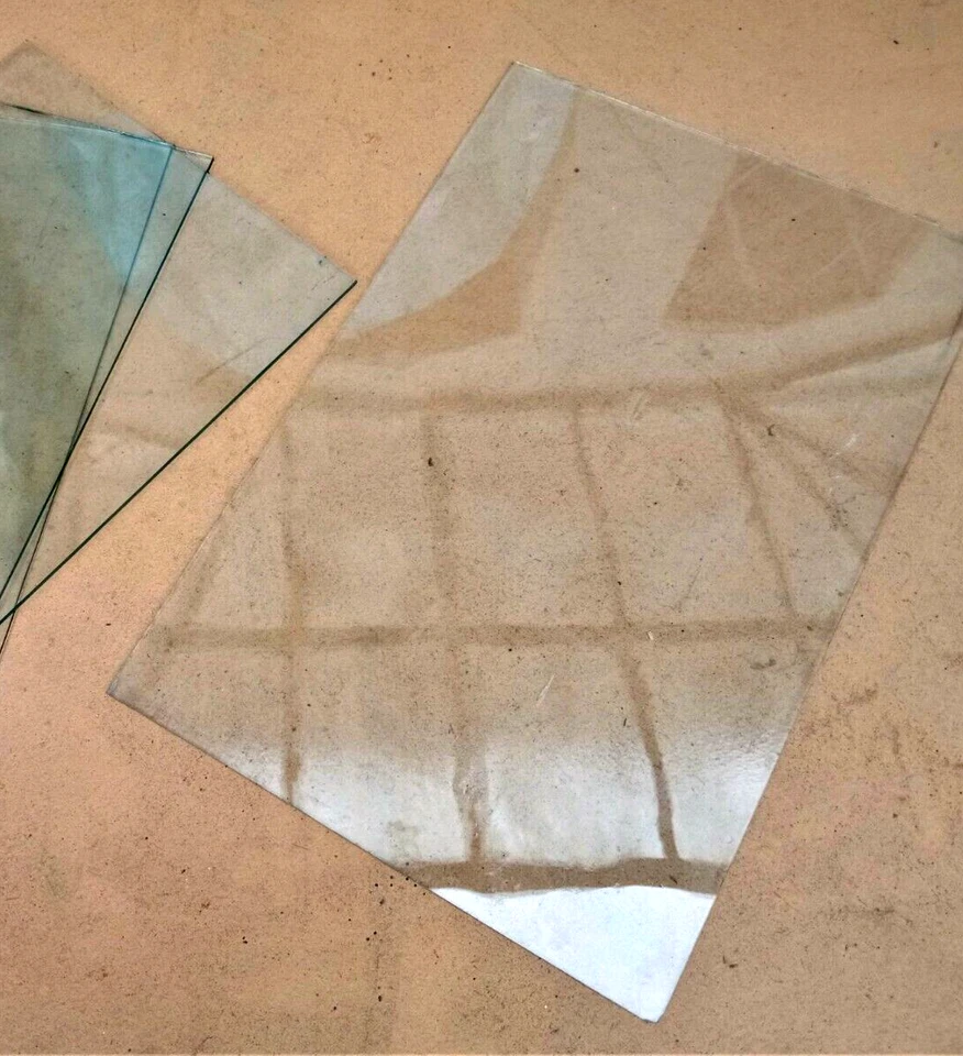 Lot de 4 vitres anciennes en verre soufflé XIXe S. - Format 3M - 27 x 16 cm - Photo 1/2