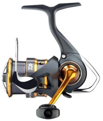 Daiwa 24 IPRIMI LT Angelrolle 1000S-P 2000S-P Allround Spinnrolle Forellenangeln - Bild 1 von 3