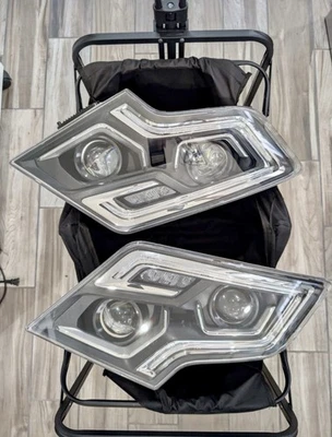 Juego de faros delanteros completos LED PREVOST H3-45 2024 930028 + 930027 Foto 1 de 4