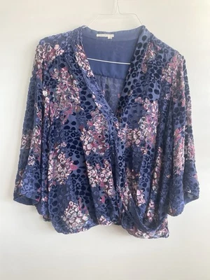 Blusa envolvente Anthropologie Floreat Japonica terciopelo seda azul agotado talla L Foto 1 de 4