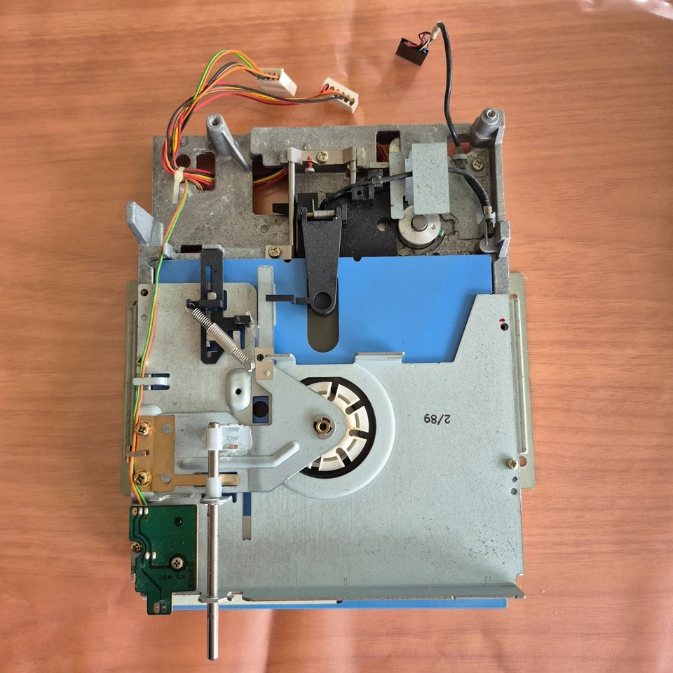 ✅ Sanyo Laufwerk für Commodore 1541-II Diskettenlaufwerk ⭐ C64 C128 ⚡ - Bild 1 von 2