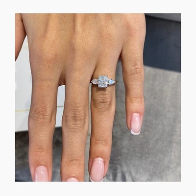 Diamond Engagement Ring VS1 F Radiant 2.5 Ct IGI Certified 3Stone 18k White Gold - Image 1 of 4