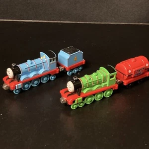 Thomas The Train and Friends Diecast Metal Magnetic Lot of 2 2002 - Picture 1 of 12