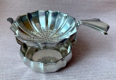 Passoire à coupelle pour thé, tisane, métal argenté poinçonné, RENEKA France XXe - Photo 1/4
