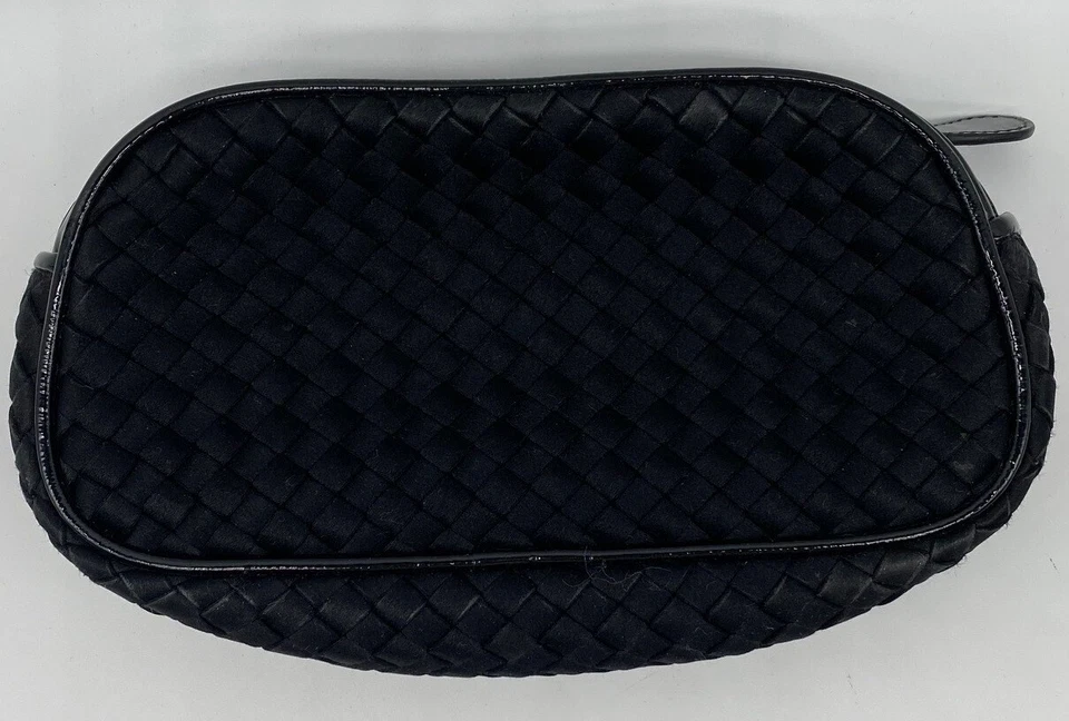 Bottega Veneta Negro Satinado Intrecciato Tejido y Charol Cremallera Bolsa de Maquillaje Foto 1 de 4