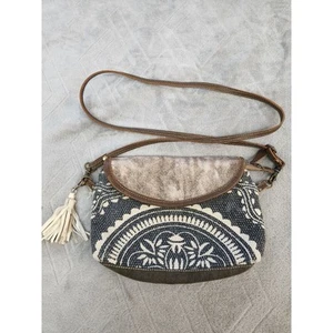 Myra Bag Crossbody Canvas Multicolored 10.5’ x 2” x 5.5” 22” leather Strap - Bild 1 von 8